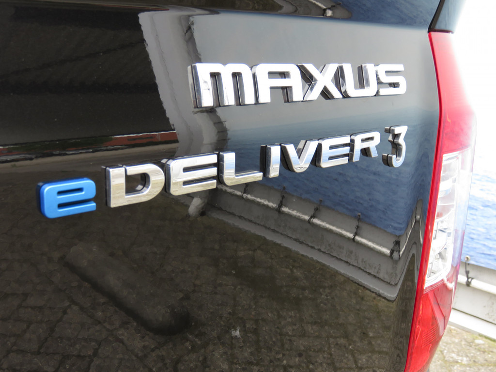 Foto SAIC Maxus eDeliver3 LWB 50 kWh | Zwart metallic | Direct leverbaar |